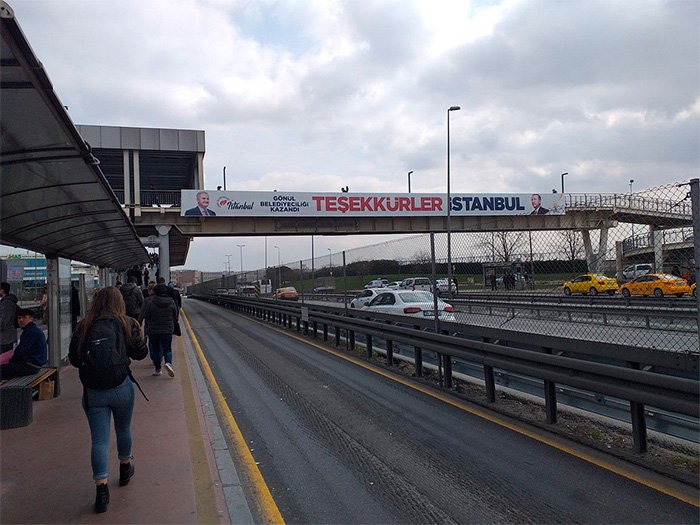 Binali Yıldırım Teşekkürler İstanbul afişleri