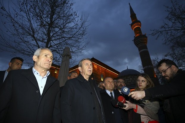 Mansur Yavaş Hacı Bayram Camisi'nde namaz kıldı-1