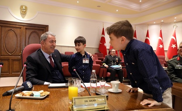 hulusi akar şehit çocuklarıyla bir araya geldi