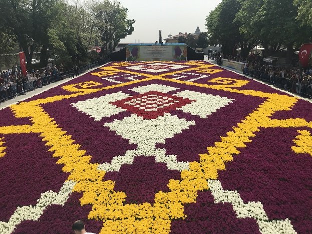 lale halısı sultanahmet