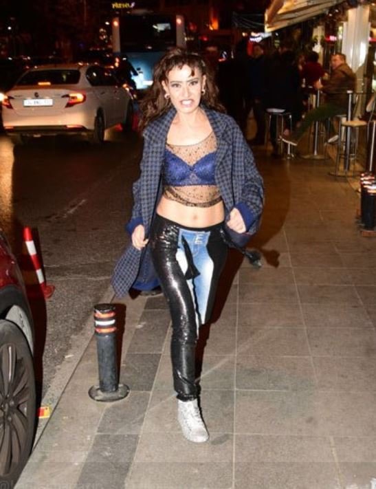 Yıldız Tilbe bomba gibiyim pozuyla şaşırttı