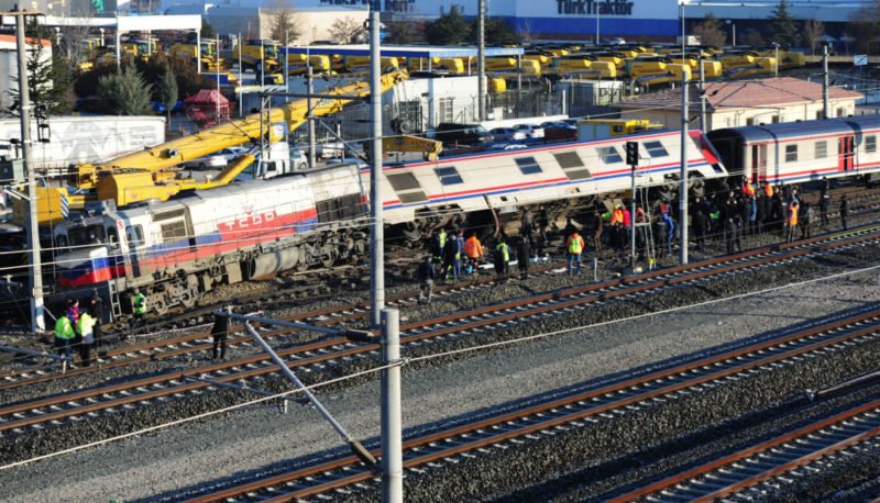 Ankara'da bakım için götürülen yolcu treni raydan çıktı