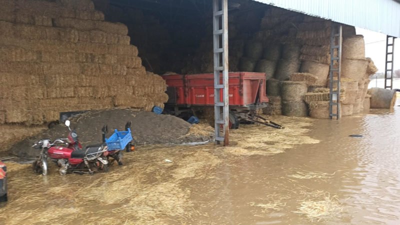 Bursa’da hırsızlar yüzünden binlerce dönüm ekili alanın sular altında kaldı