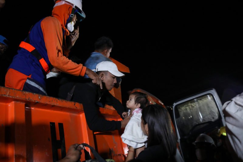 Taal Yanardağı Filipinler’de 16 bin kişiyi yerinden etti!