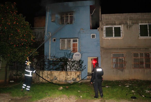 Adana'da tartıştığı karısını sokak ortasında dövdü
