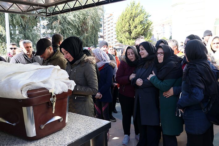 Uçak kazasında hayatını kaybeden Songül Bozkurt son yolcuğuna uğurlandı