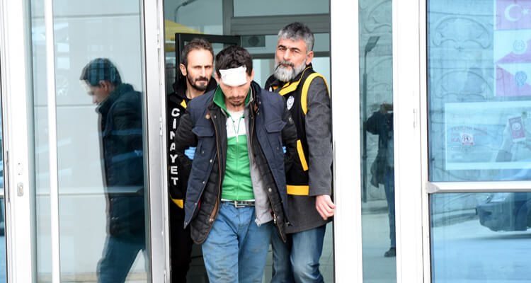 Bursa'da cinayet: Babasını baltayla öldürdü