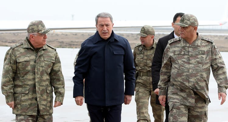 Hulusi Akar, Orgeneral Yaşar Güler ve Ümit Dündar Suriye sınırında