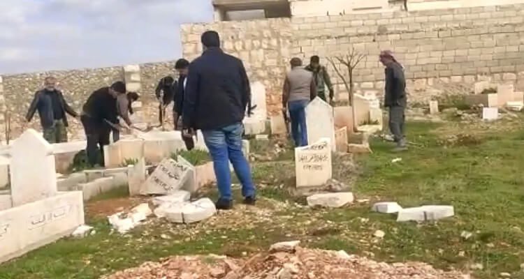 Esed güçleri zorla ele geçirdikleri Halep'te mezarlıkları yıkıyor