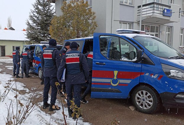 Kayseri'de köy köy gezerek 2 milyon lira dolandırdılar