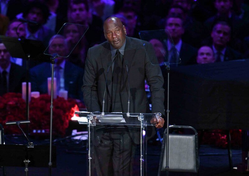 Michael Jordan Kobe Bryant’ı anma töreninde hem ağladı hem güldürdü!