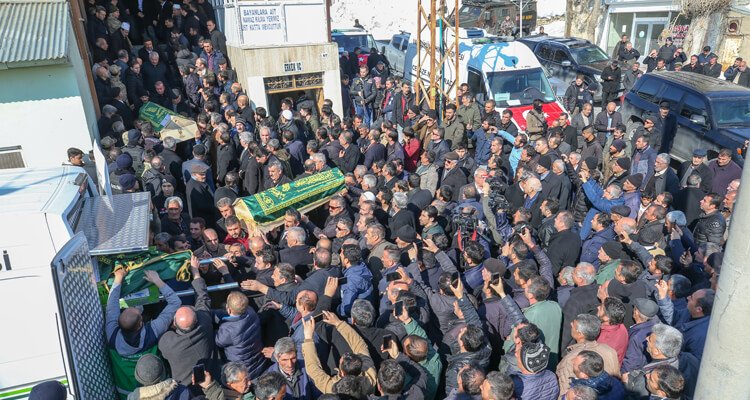 Van depreminde hayatını kaybedenler için cenaze töreni düzenlendi