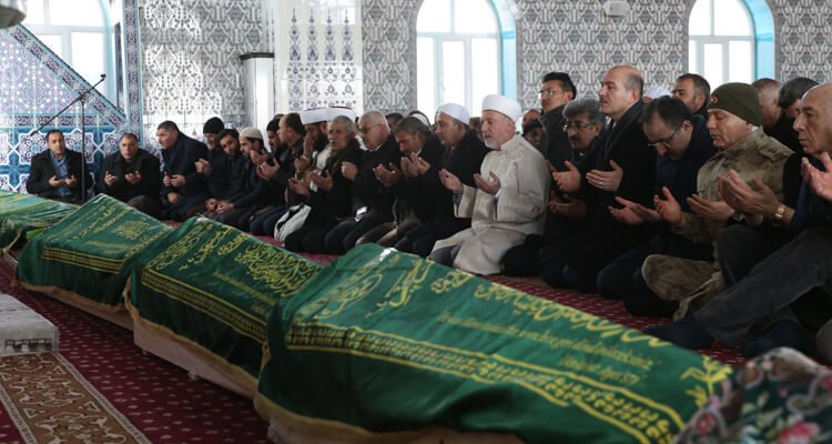 Van depreminde hayatını kaybedenler için cenaze töreni düzenlendi