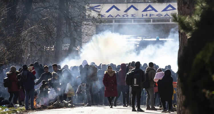 Yunan güçleri geçişe izin vermiyor!