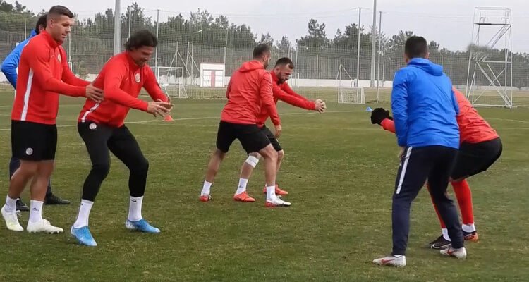 Antalyaspor "nokta transferler" ile çıkışta