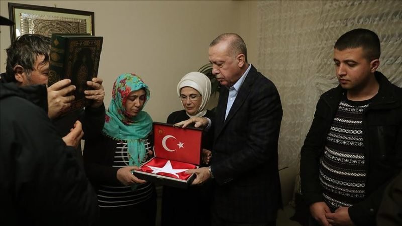 Erdoğan'dan şehit evine taziye ziyareti