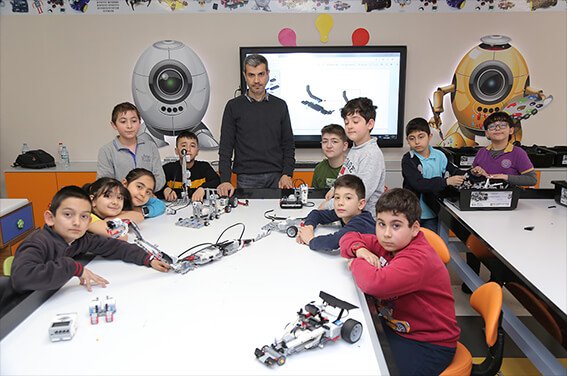 Kağıthane'de bir yılda bin çocuk robotik kodlama öğrendi