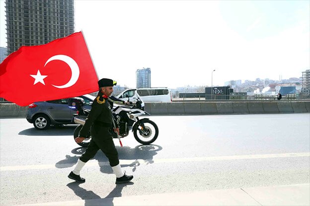 Dedesinin yolunda Bağcılar’dan Çanakkale’ye yürüyor