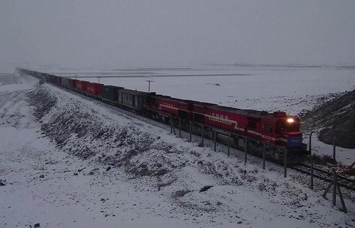 Türkiye'den Çin'e gidecek ilk blok ihracat treni Kars'tan Gürcistan'a uğurlandı